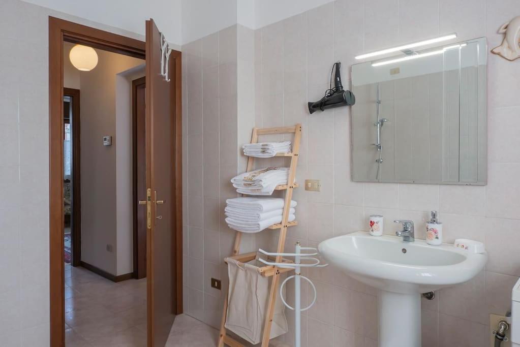Le Rose Apartment Venegono Superiore Exterior foto
