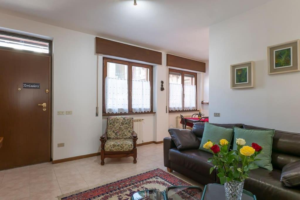 Le Rose Apartment Venegono Superiore Exterior foto